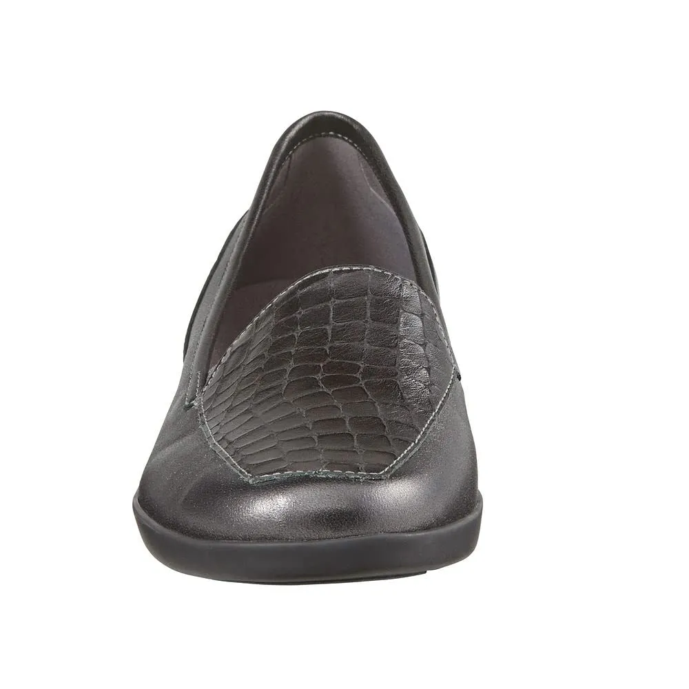 Easy Spirit Women's Devitt 10 Loafer, Pewter, 6.5