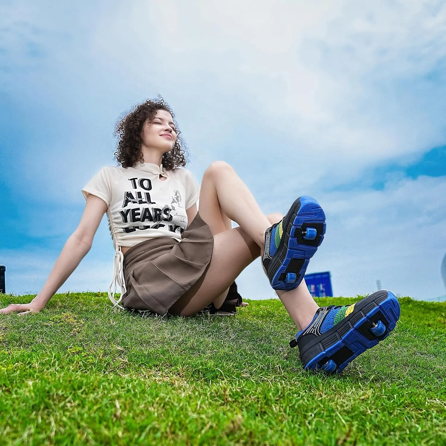 Kids Roller Skate Shoes with Wheels Roller Sneakers for Boys Girls Kids Deformation Wheeled Shoes ﻿
