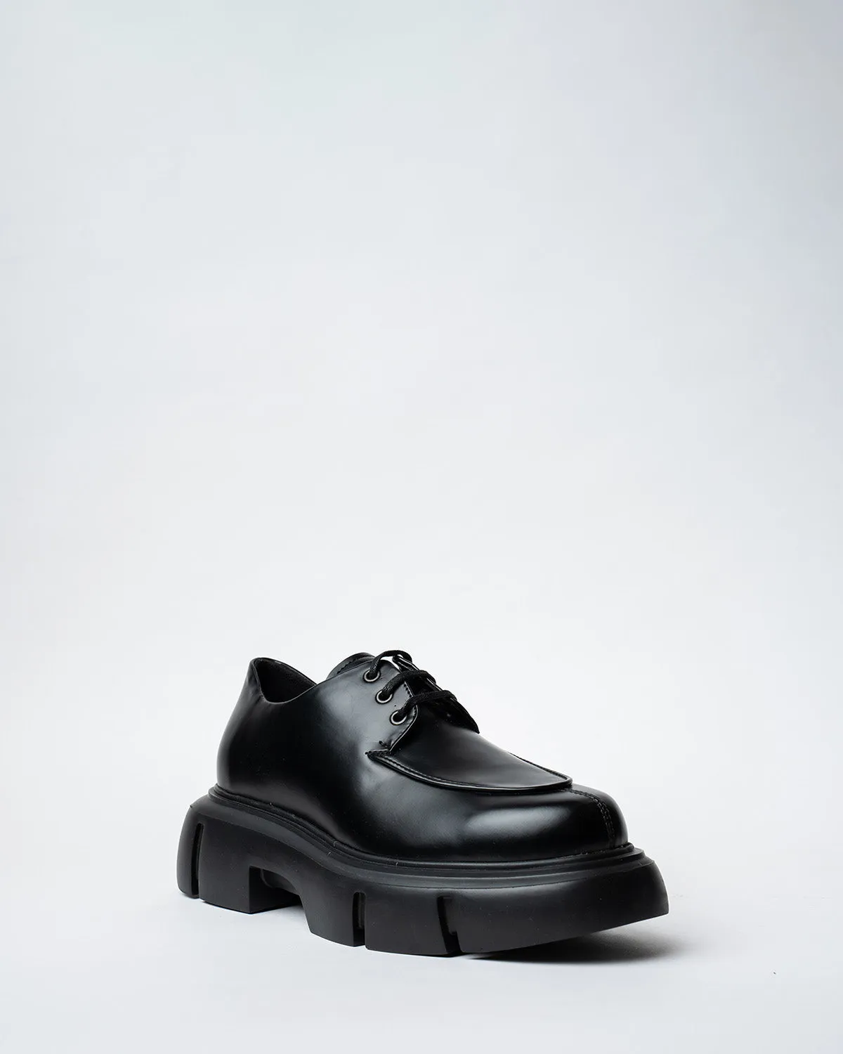 LACED DERBY SHOES WITH A ROUNDED TOE AND CHUNKY SOLE
