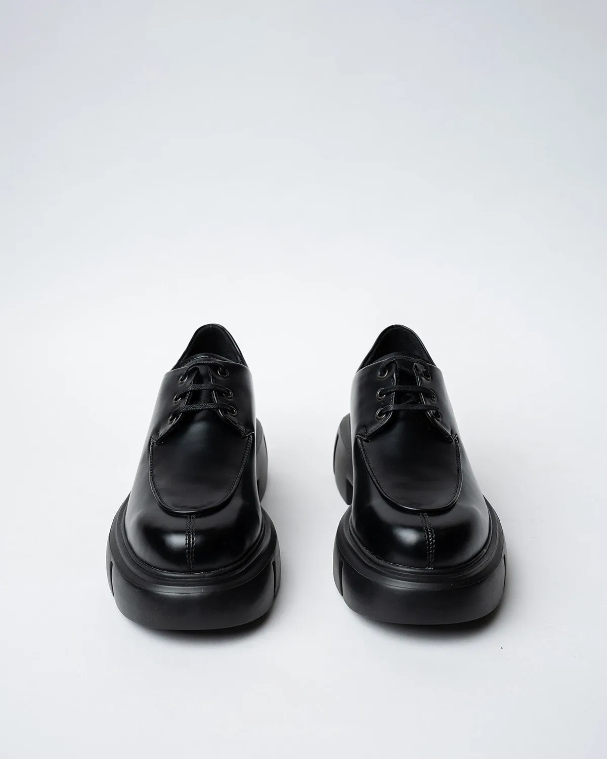 LACED DERBY SHOES WITH A ROUNDED TOE AND CHUNKY SOLE