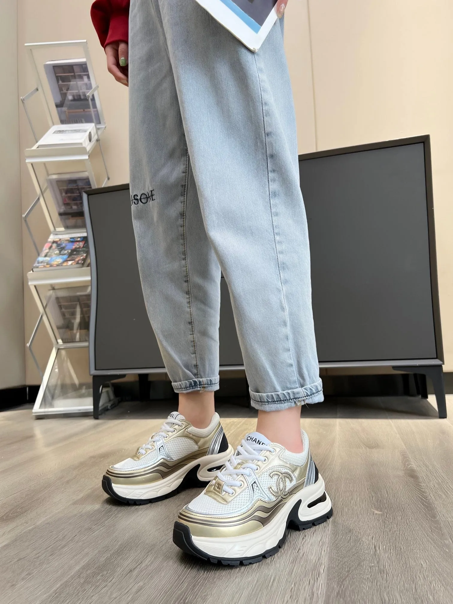 mesh trainer black CHANEL Extensive catalogue Data-driven white gold calfskin