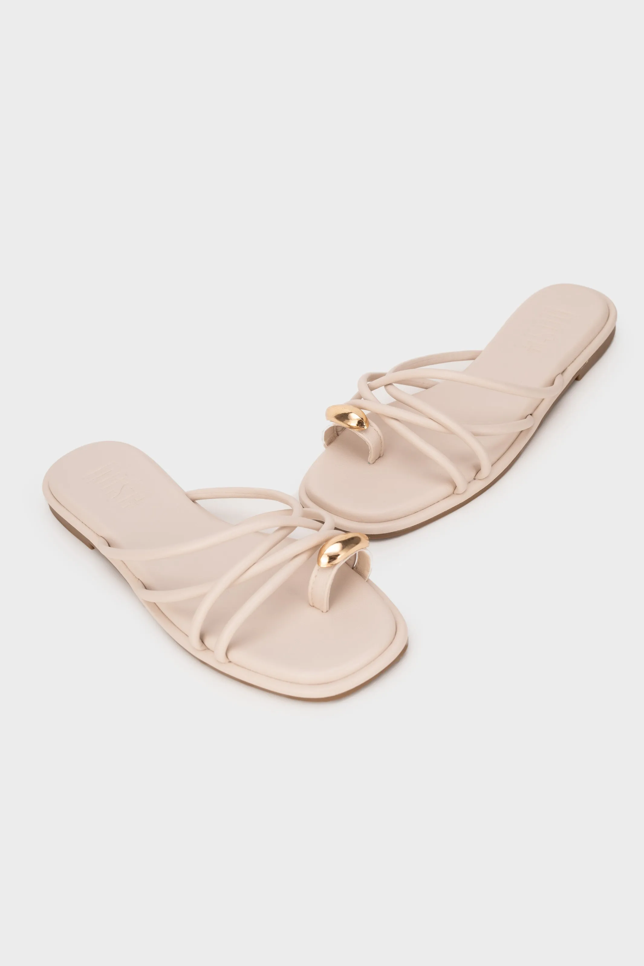 METAL BUCKLE WITH STRAPPY FLAT THONG