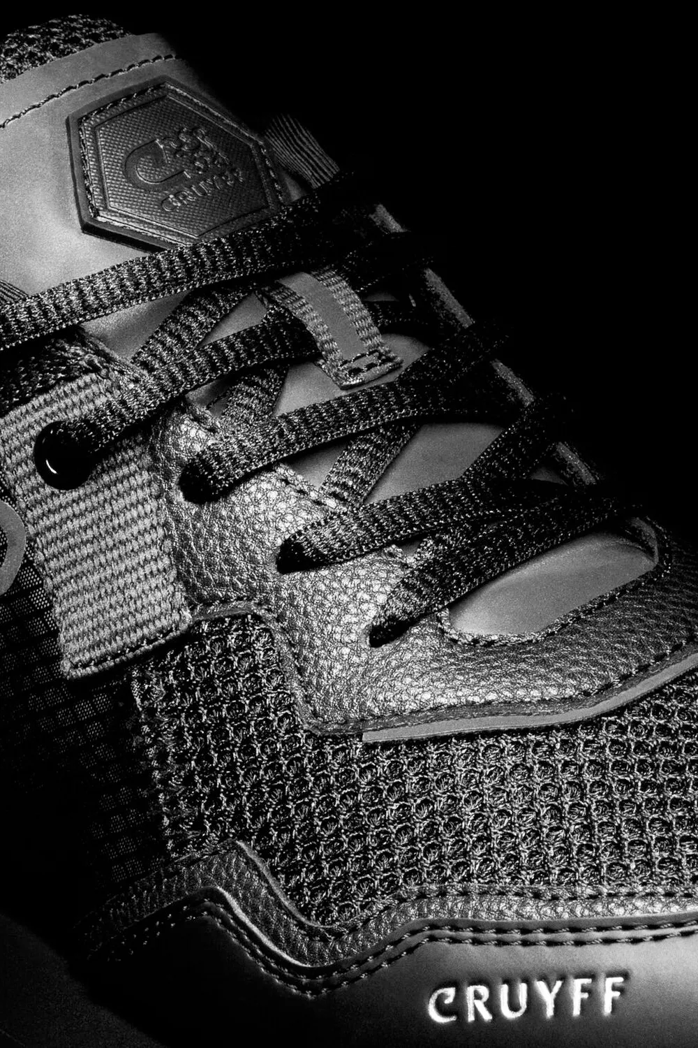 Superbia Sneaker*